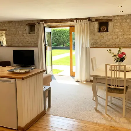 Le Pressoir De La Vieville, Renoir Apartment